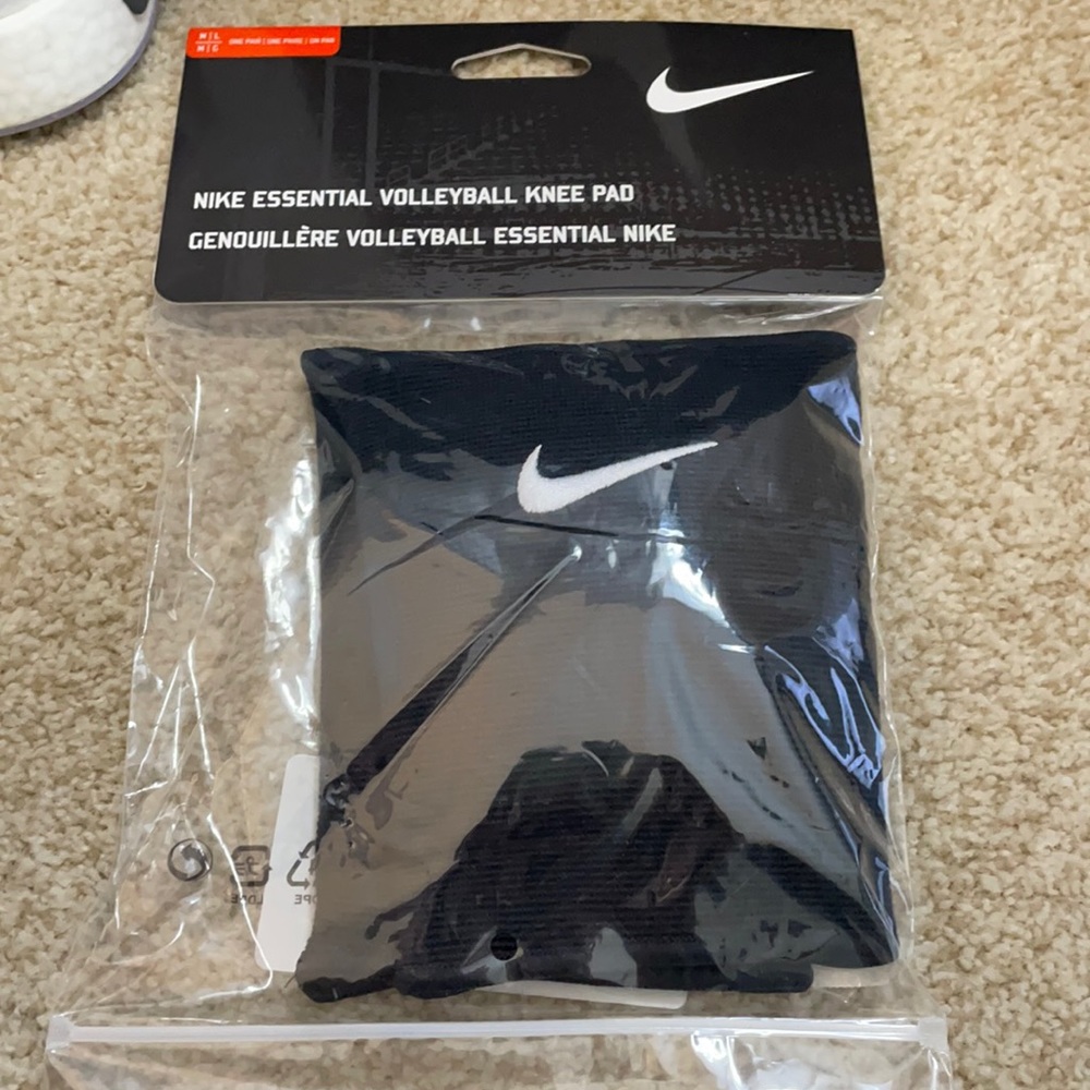 Brand new Nike knee pads